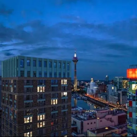 Hafensuite Mit Traumausblick Ideal Fur Messebesucher Apartment Düsseldorf